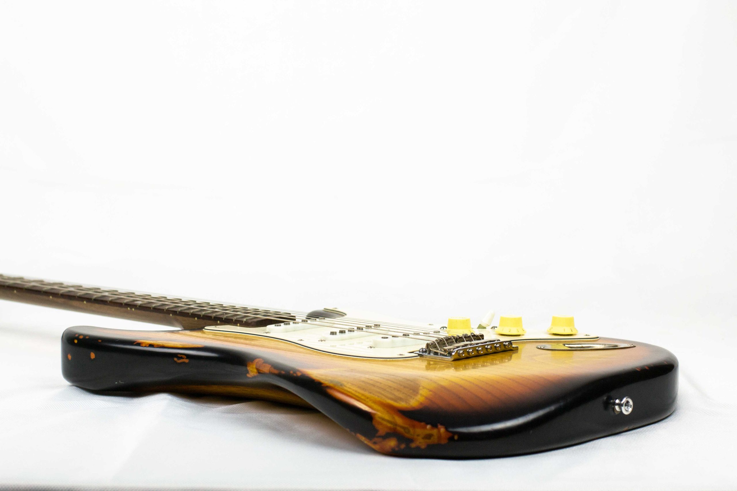 Chitarra elettrica verniciatura chitarra-elettrica-verniciatura